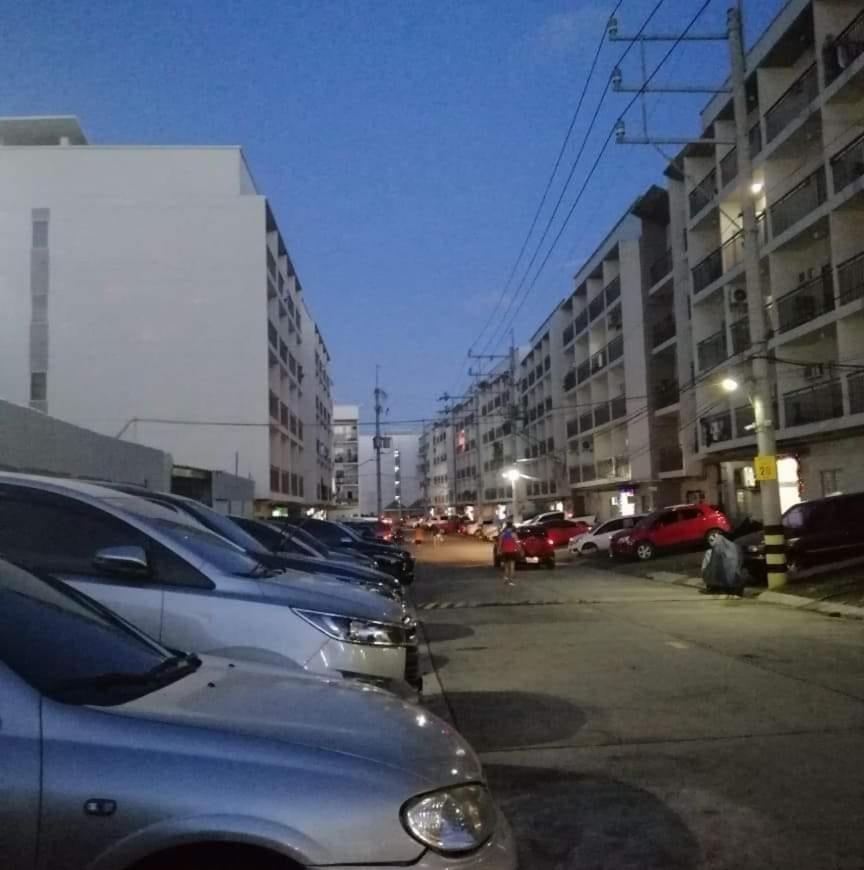 Ekonumi Rooms At Moonwalk Paranaque Paranaque City Exterior photo